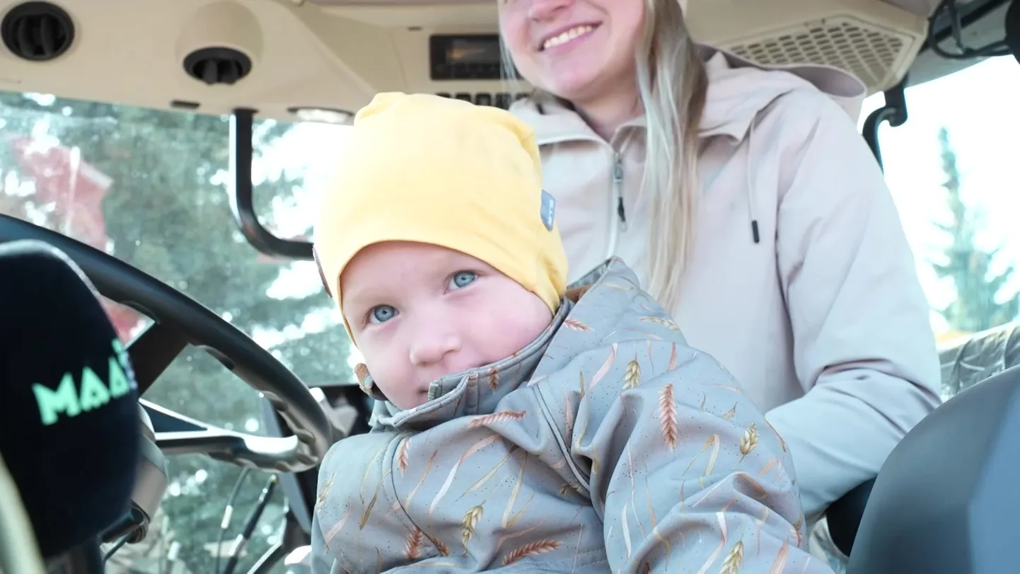 VIDEO Noor põllumees Arti teab, mis värvi on kõige ägedam traktor