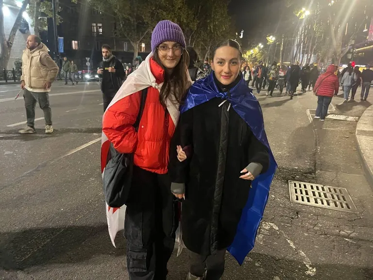 Мария с подругой на митинге
