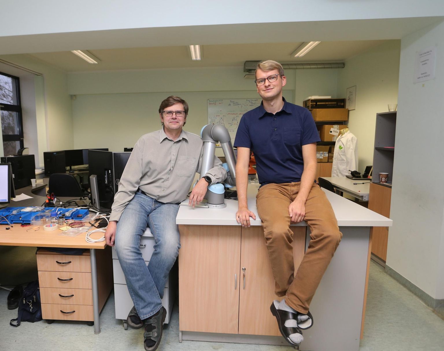 Tartu ülikooli teadlaste Alvo Aabloo (vasakult) ja Karl Kruusamäe arvates muretses president Kersti Kaljulaid inimeste pärast ega tahtnud külvata robotihirmu.
