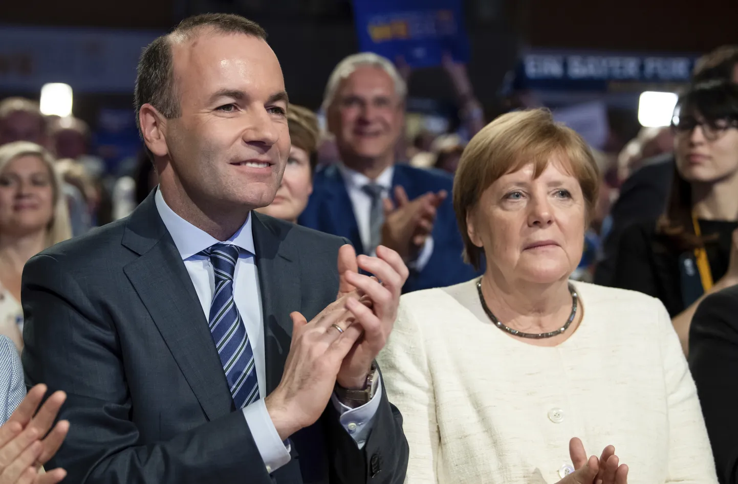 Manfred Weber ja Angela Merkel.