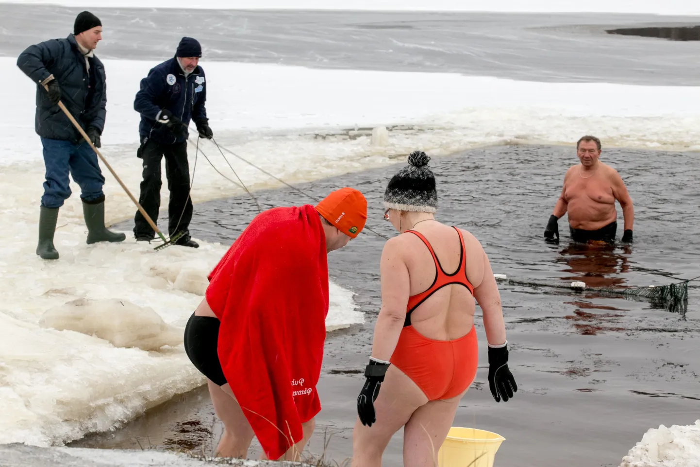 Talisuplejad Pärnu jõel.