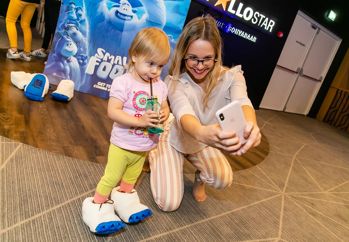 Marilyn Jurman filmi «Pisipäkk» näitlejate kokkutulekul Apollo Kinos.