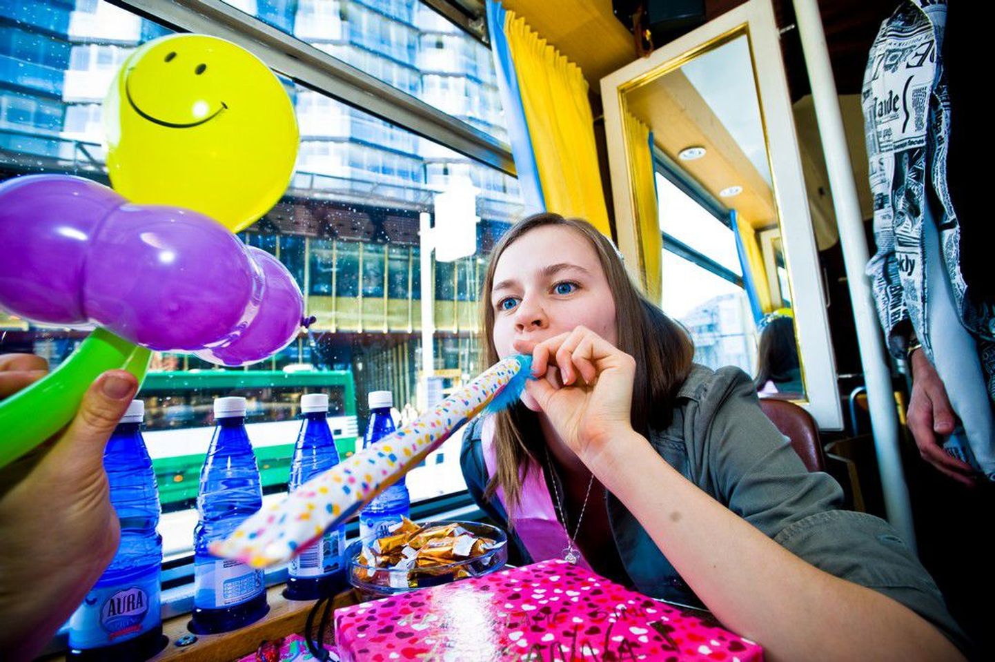 Superstaariks pürgiv Rosanna Lint pidas sünnipäeva trammis