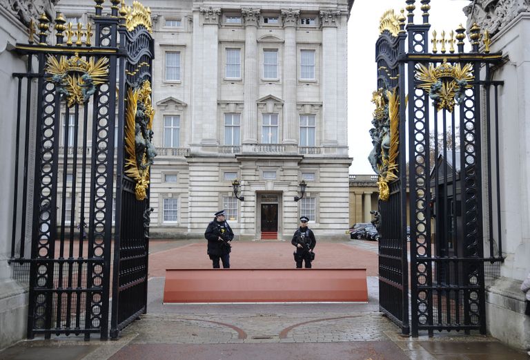 Politseivalve Buckinghami palee juures