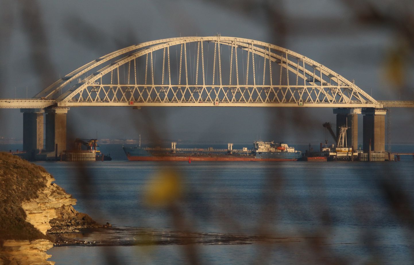 Venemaa Krasnodari kraid ja annekteeritud Krimmi poolsaart ühendavat Kertši silda hakkavad valvama Vene rahvuskaardi uued dessantkaatrid.