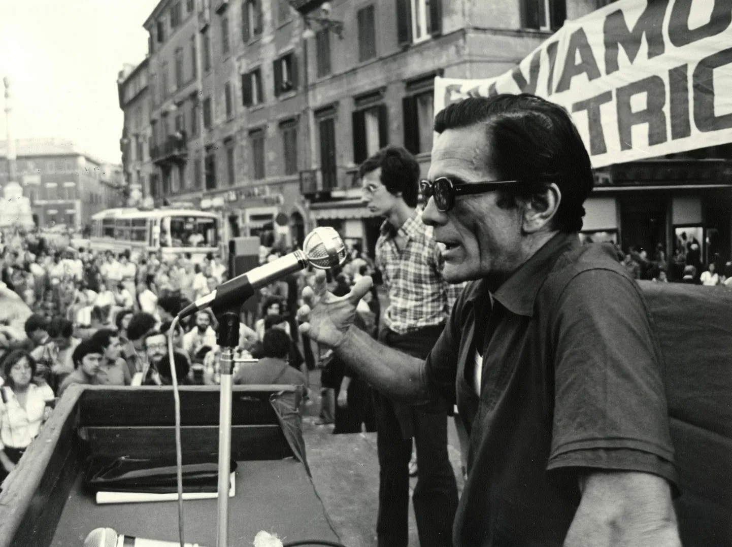 Itaalia kirjanik ja filmirežissöör Pier Paolo Pasolini 1975. aastal Roomas baski rahvuslaste toetusmeeleavaldusel.