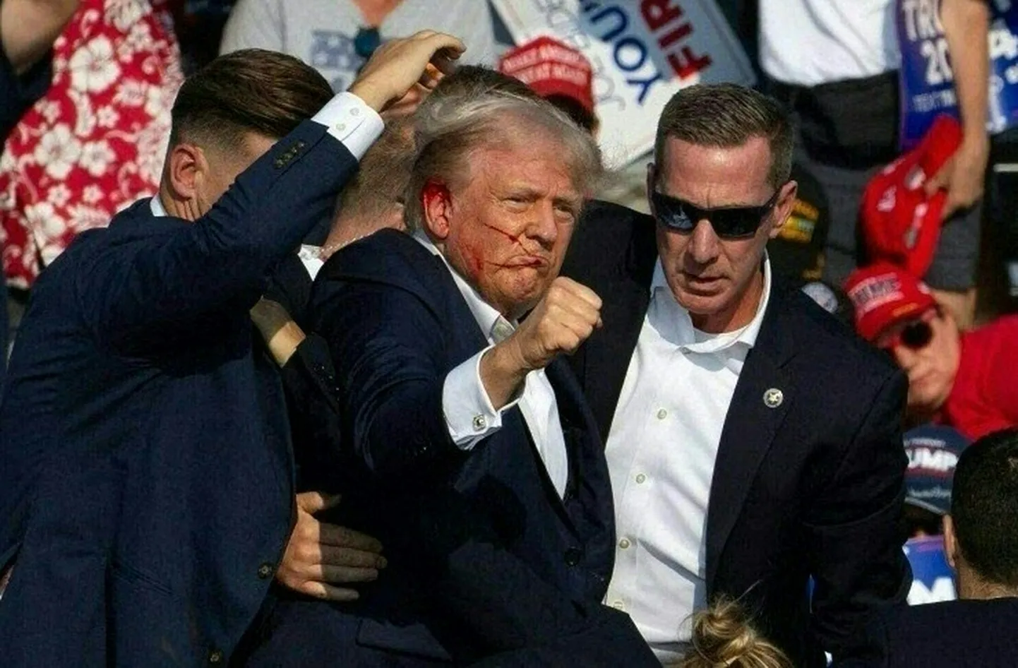 Vabariiklane Donald Trump 13. juulil 2024 Pennsylvanias Butleris valimisüritusel, kus teda tulistati.