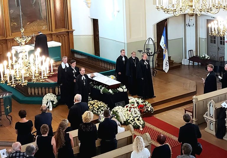 Kalle Mesila matusetalitus Peetri kirikus 21. augustil.