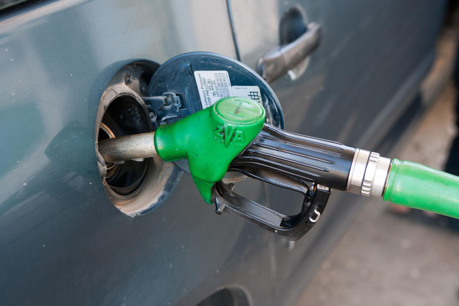 Nädala lõpus on kütuse hinnad tavaliselt soodsamad. Nädala alguses kihutatakse need jälle üles.