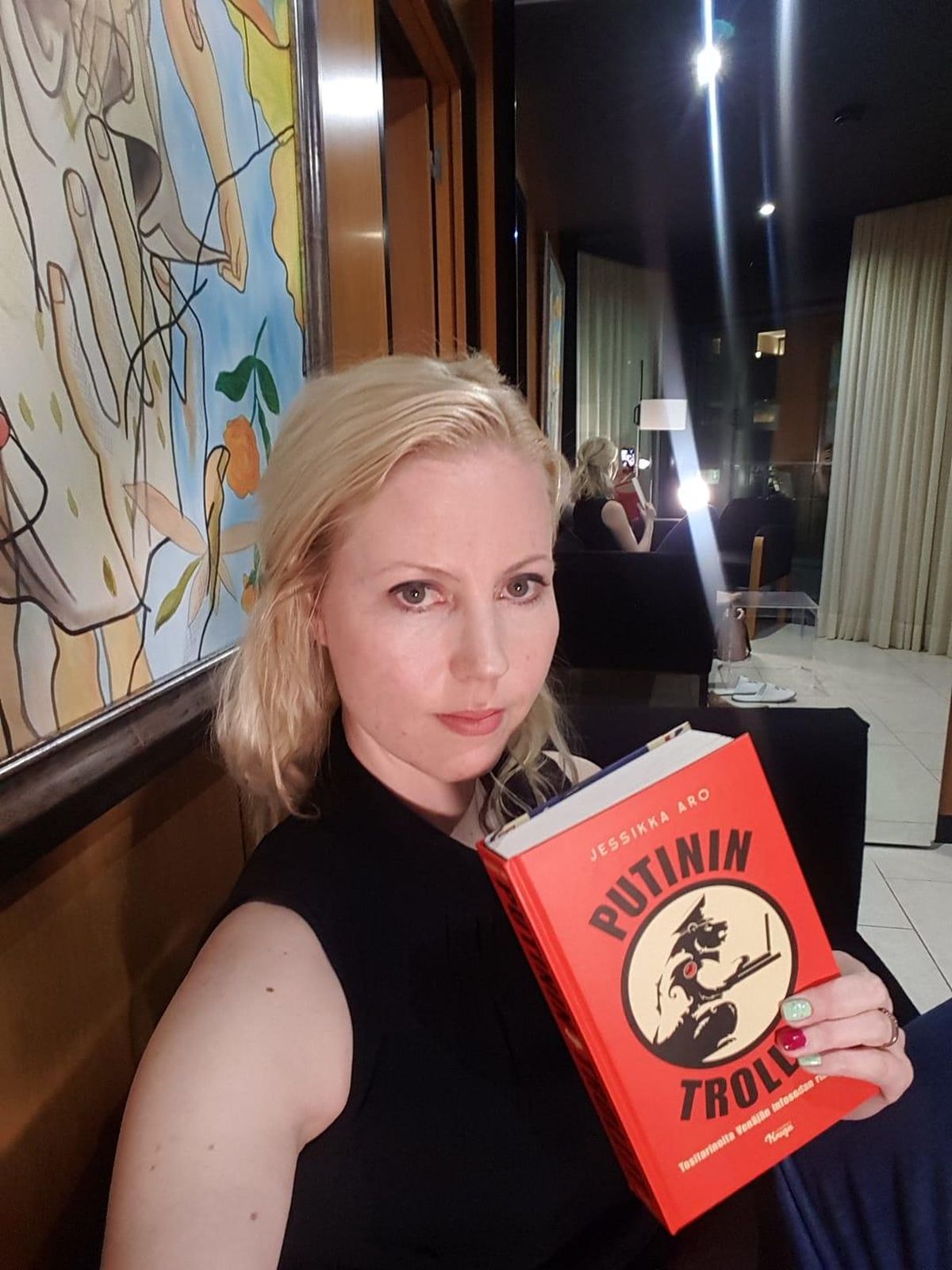 Jessikka Aro oma raamatuga «Putini trollid».