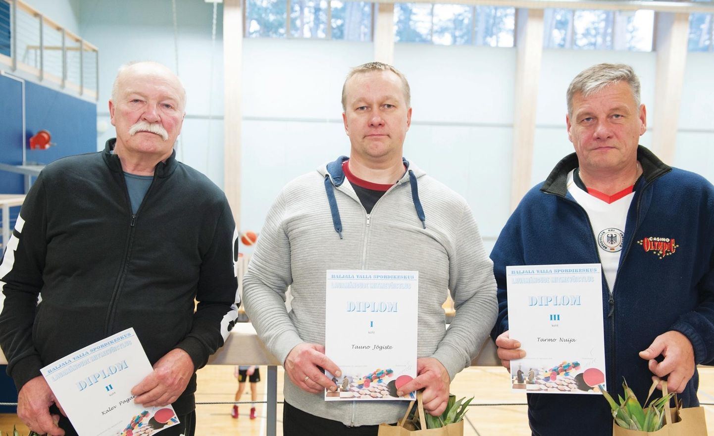Võsu lauamängude mitmevõistlustel tegid tegusid teiseks tulnud Kalev Pagar (vasakult), võitja Tauno Jõgiste ning kolmanda koha omanik Tarmo Nuija.