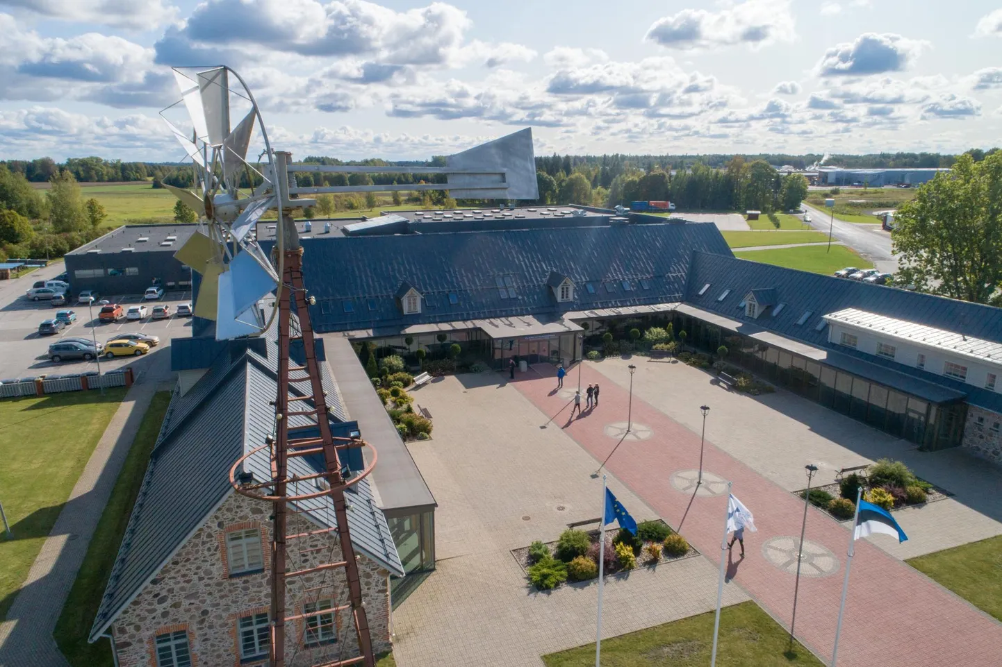 Viljandi kutseõppekeskuse peahoone on hubane ning täis kõiki moodsaid õppelahendusi.