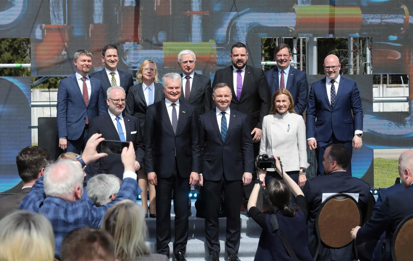 Taavi Aas uue gaasiühenduse avamisel.