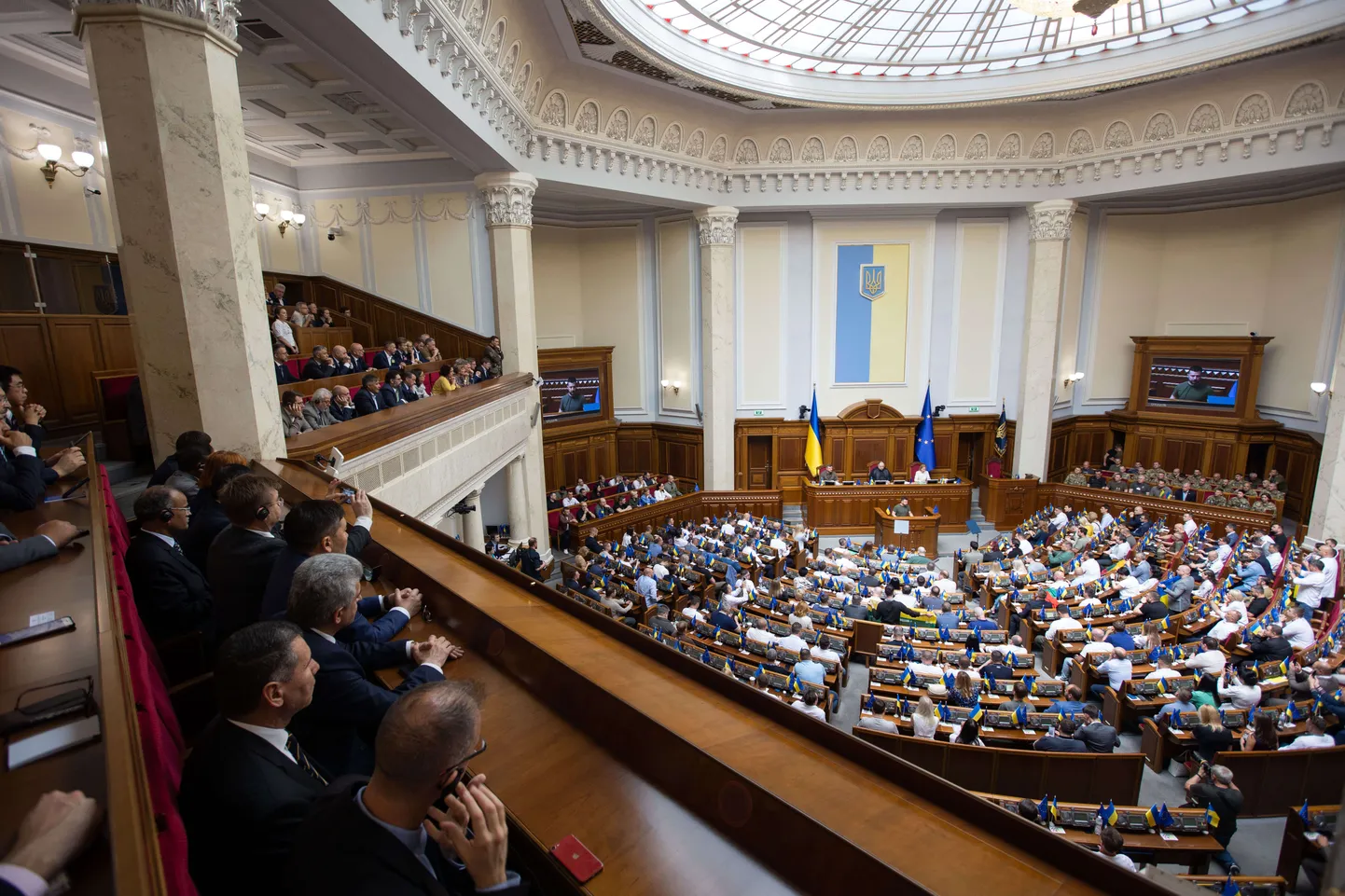 Volodõmõr Zelenskõi parlamendi ees 28. juulil 2022. aastal.