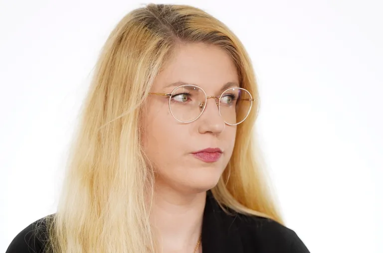 Dramaturģe Justīne Kļava apmeklē Latvijas Nacionālā teātra 105. sezonas atklāšanas preses konferenci.