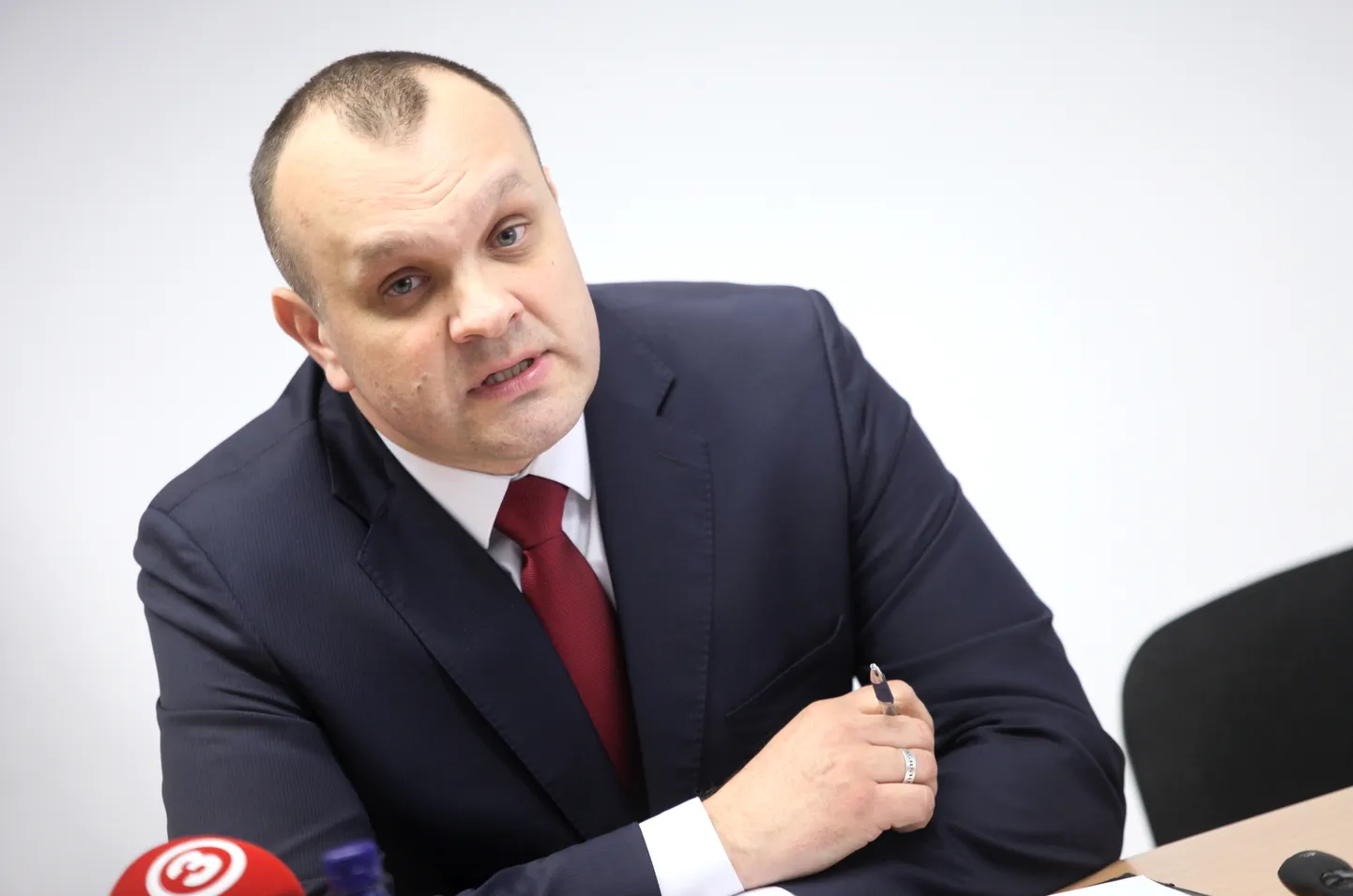 Valsts policijas Ekonomisko noziegumu apkarošanas pārvaldes priekšnieks Pēteris Bauska 