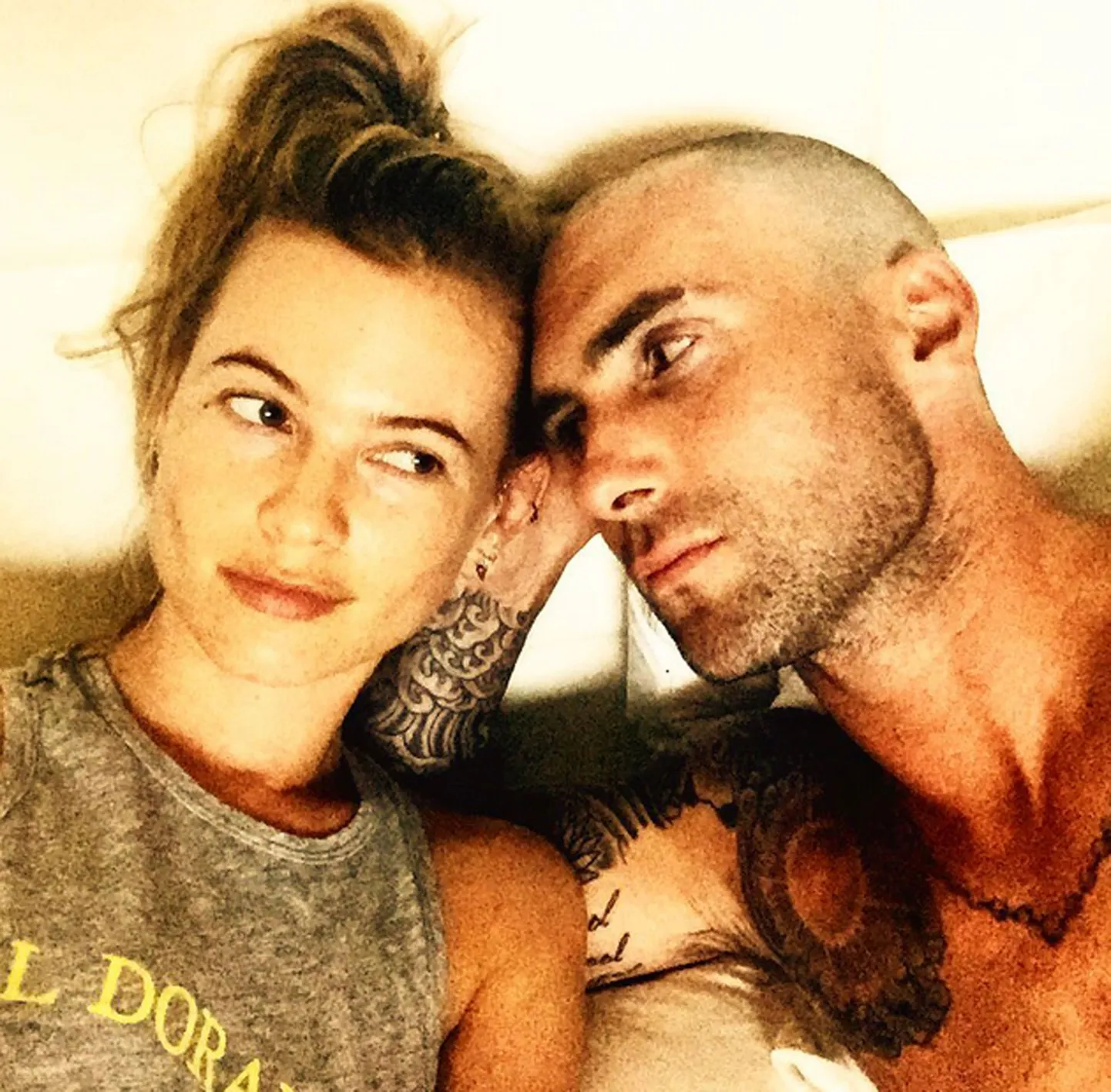Behati Prinsloo ja Adam Levine