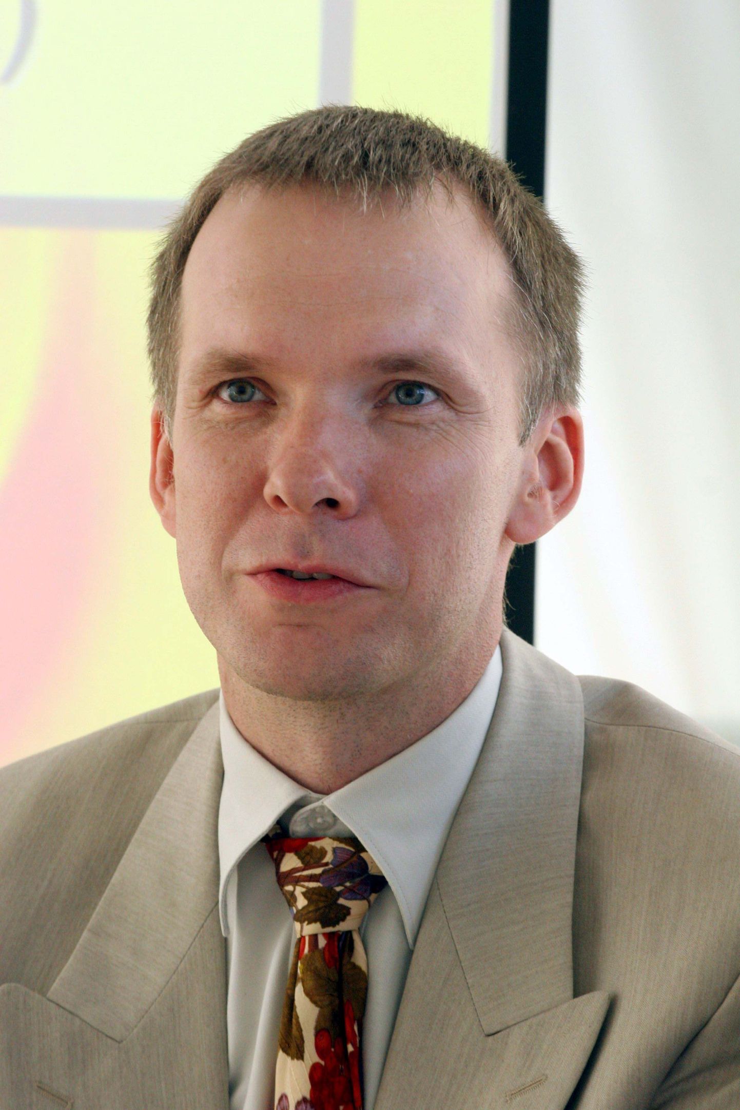 Projekta Latvija@pasaule" vadītājs Andris Anspoks piedalās preses konferencē, kuras laikā tiek informēts par Latvijas informācijas sabiedrības veicināšanas programmas Latvija@pasaule progresu 2005.gadā.