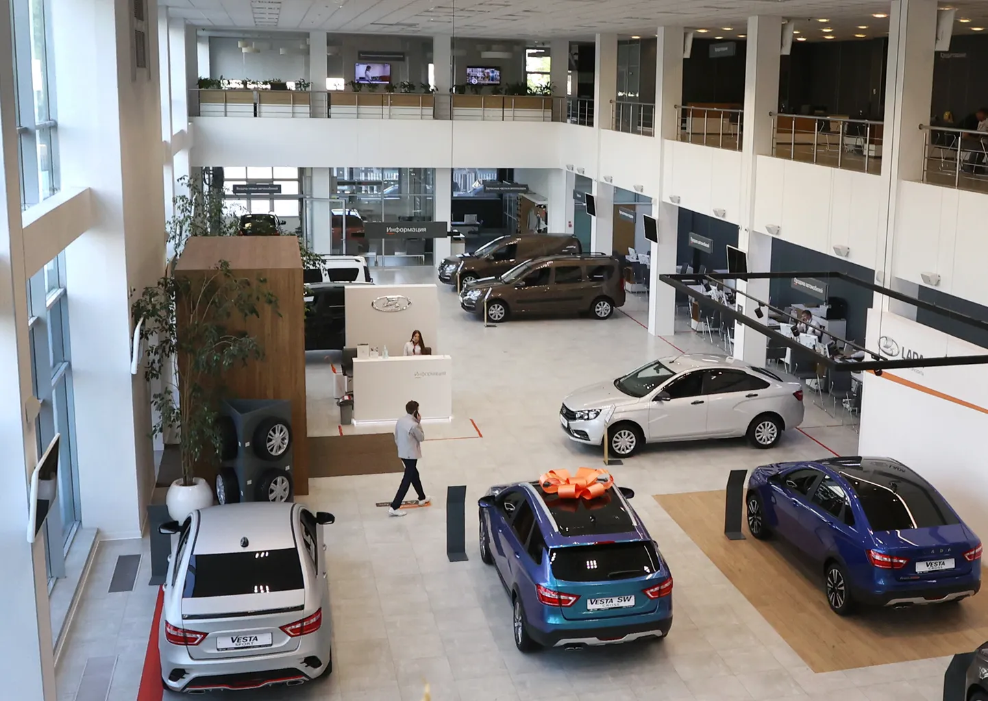 Салон по продаже автомобилей Lada.