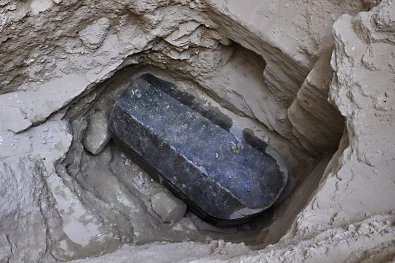 Aleskandriast leitud mustast graniidist sarkofaag