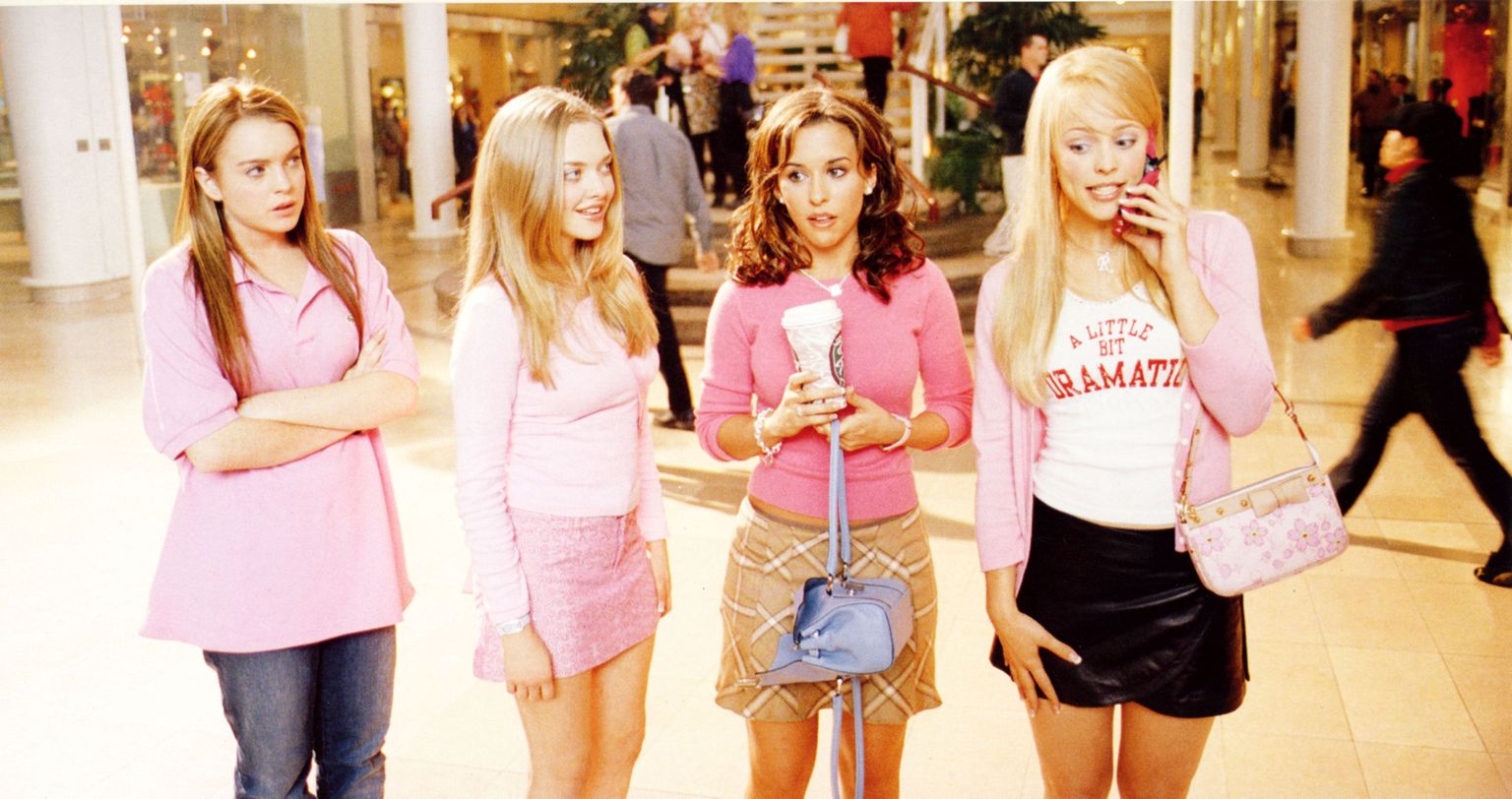 MEAN GIRLS LINDSAY LOHAN, AMANDA SEYFIELD, LACEY CHABERT, RACHEL MCADAMS PICTURE FROM THE RONALD GRANT ARCHIVE FILM RELEASE BY PARAMOUNT PICTURES