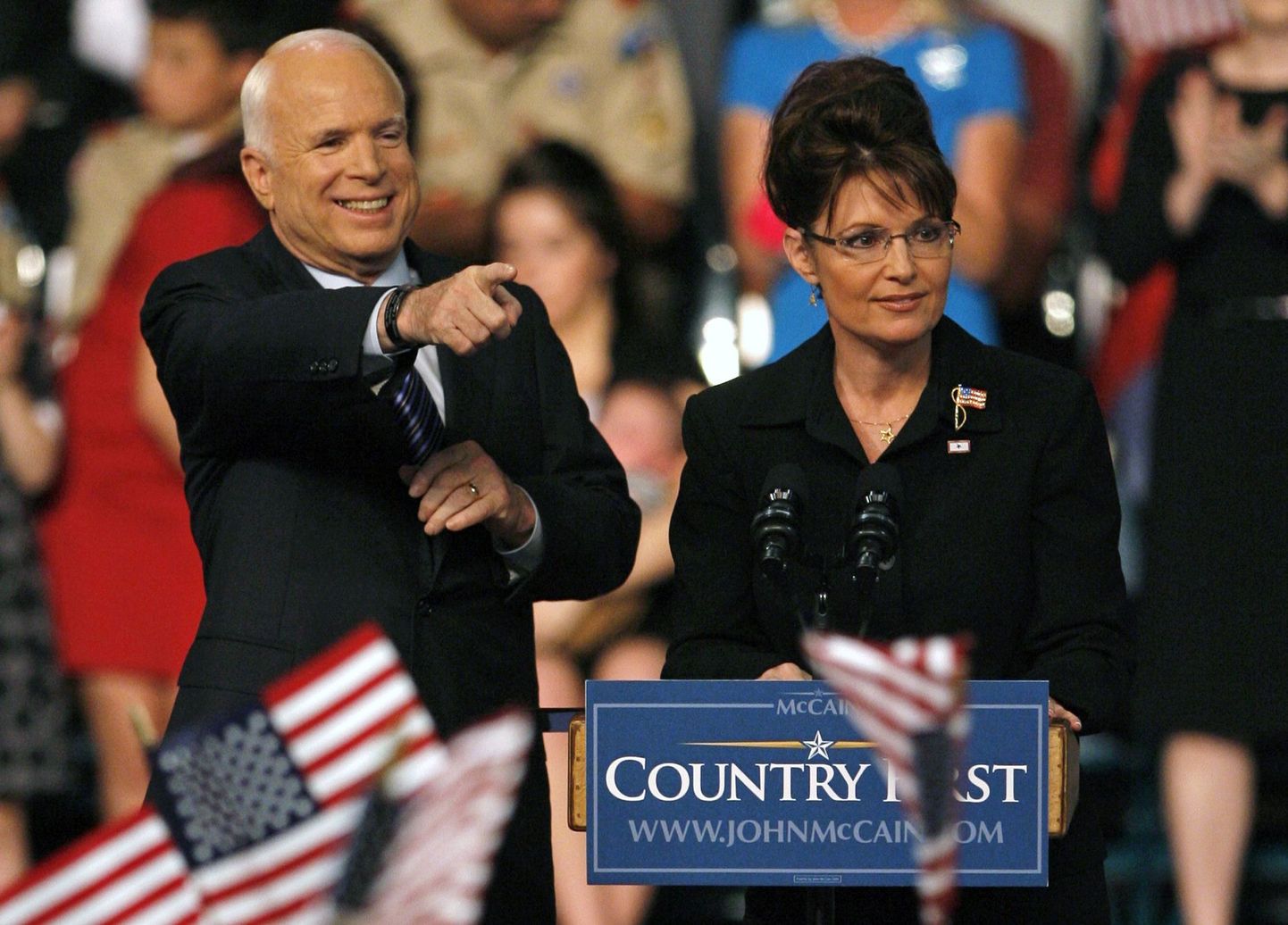 USA vabariiklaste presidendikandidaat John McCain valis asepresidendi kandidaadiks Alaska osariigi kuberneri Sarah Palini.