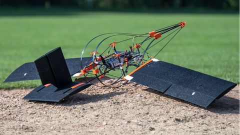 Droon nagu rähn: võib suure hooga vastu seina lennata ja katki ei lähe