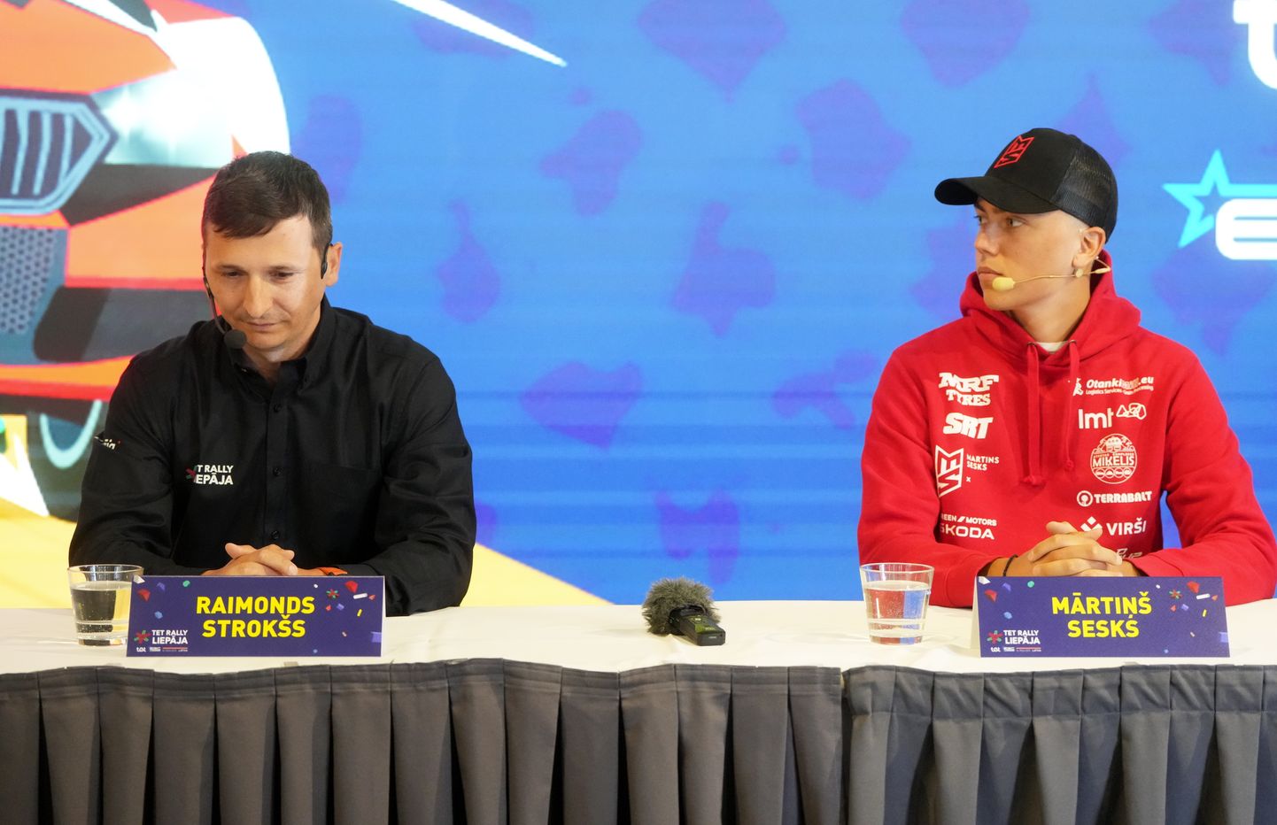 "RA Events" direktors Raimonds Strokšs (no kreisās) un rallija pilots Mārtiņš Sesks piedalās preses konferencē, kurā informē par FIA Eiropas rallija čempionāta Latvijas posmu.