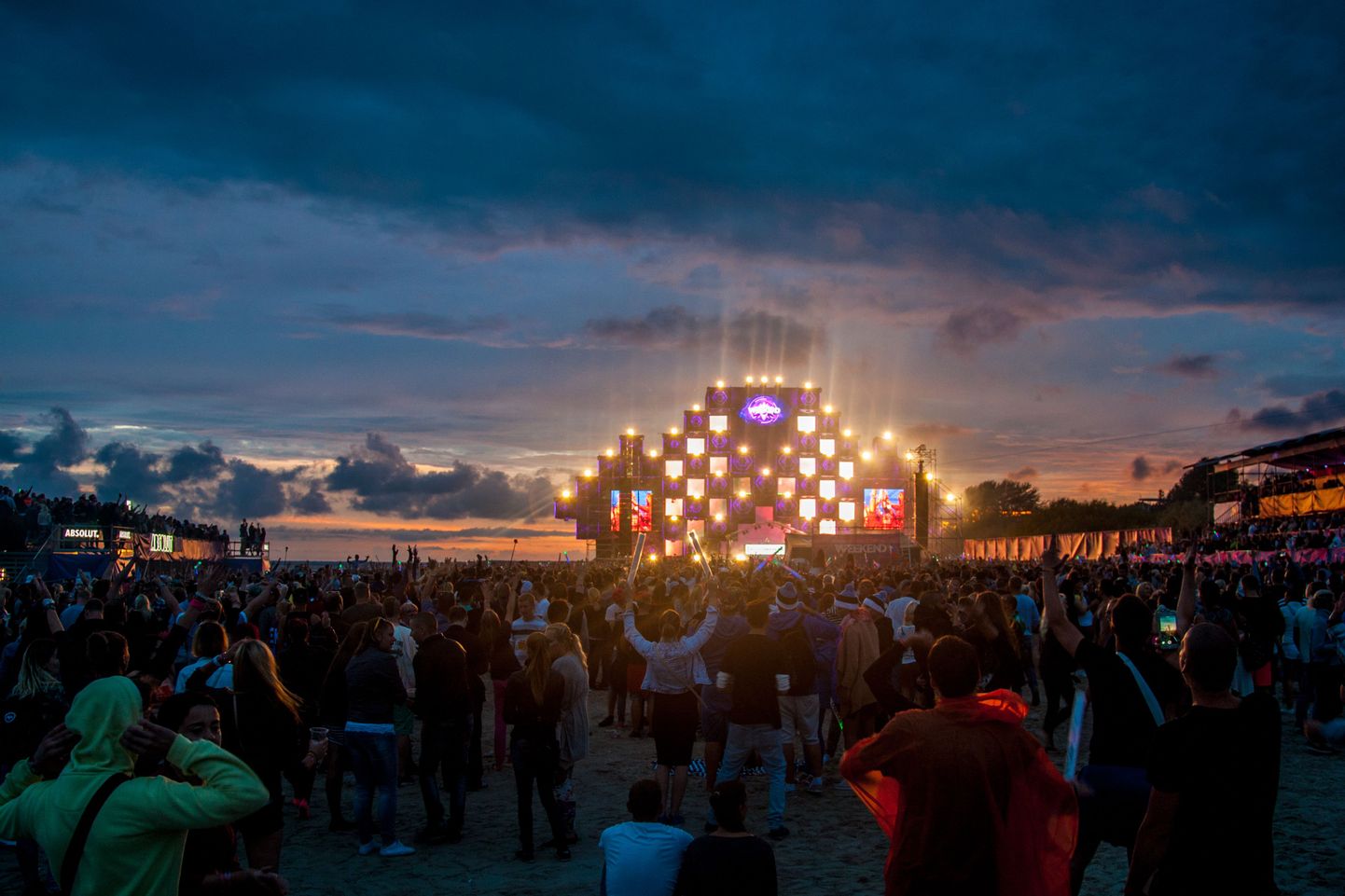 Kolm päeva kestnud Weekend Festival Baltic meelitas Pärnu randa kümneid tuhandeid tantsumuusika huvilisi.