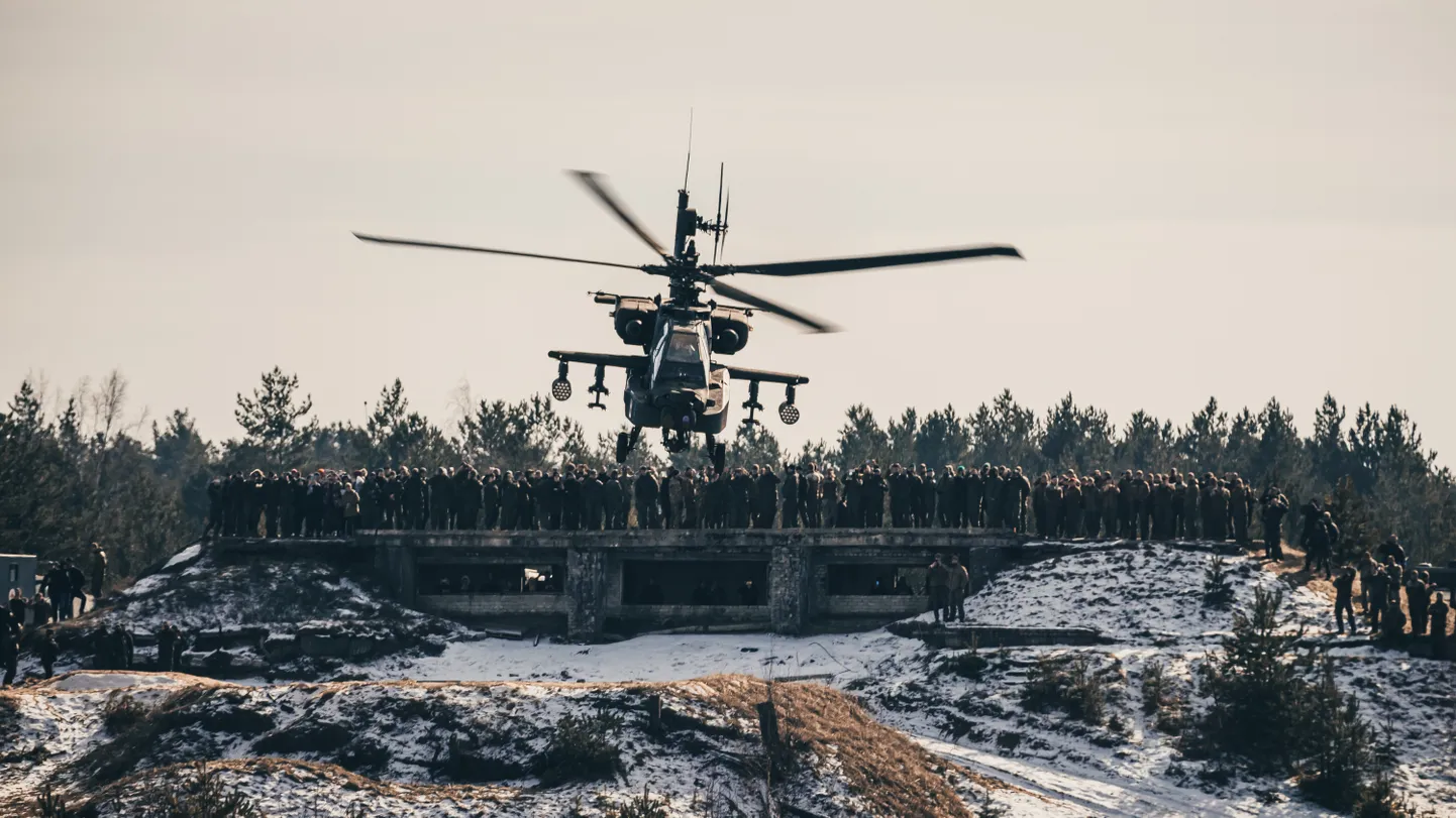 В Латвии начинаются военные учения. В воздух поднимутся вертолеты