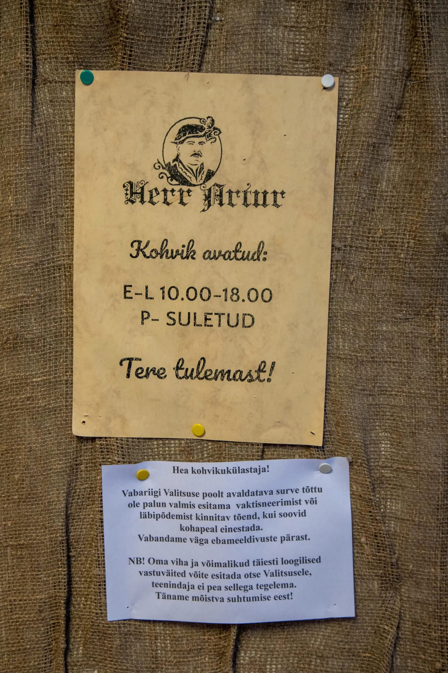 Bonifatiuse gildile kuuluva majal võib näha sellist silti.