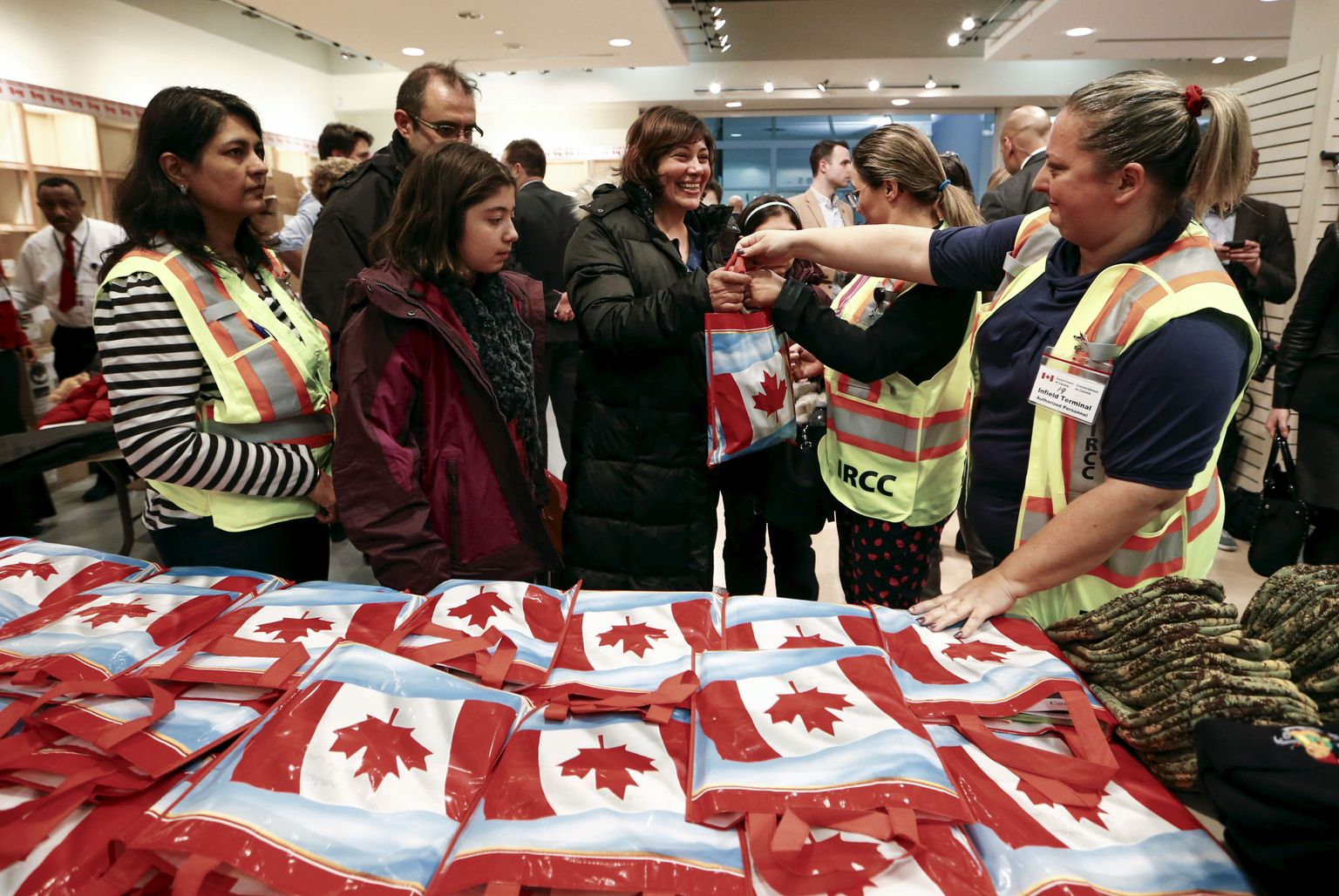 Süüria põgenike vastuvõtmine Kanadas Ontarios Mississauga rahvusvahelises lennujaamas