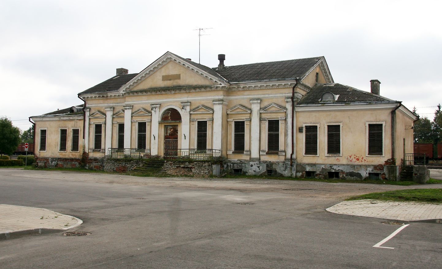 Здание бывшего Йыхвиского железнодорожного вокзала.
