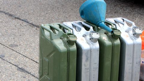 EM: Valsts īpašumā ir aptuveni puse no nepieciešamajām naftas drošības rezervēm