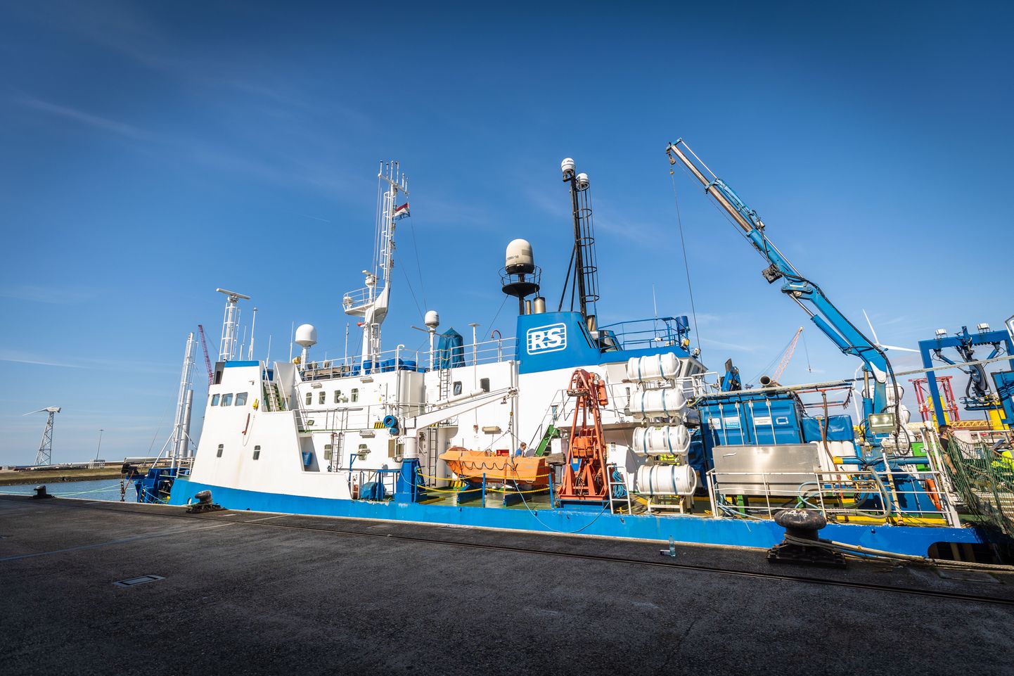 RS Sentinel alustas Eemshaveni sadamast merereisi Estonia hukkumispaika
