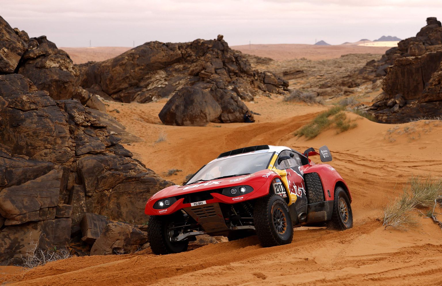 Francijas autosportists Sebastjans Lēbs piedalās rallijreidā "Dakara"