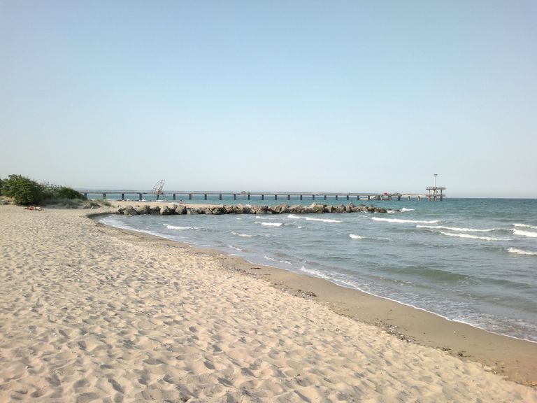 Burgase rand Musta mere ääres. Foto on illustreeriv.
