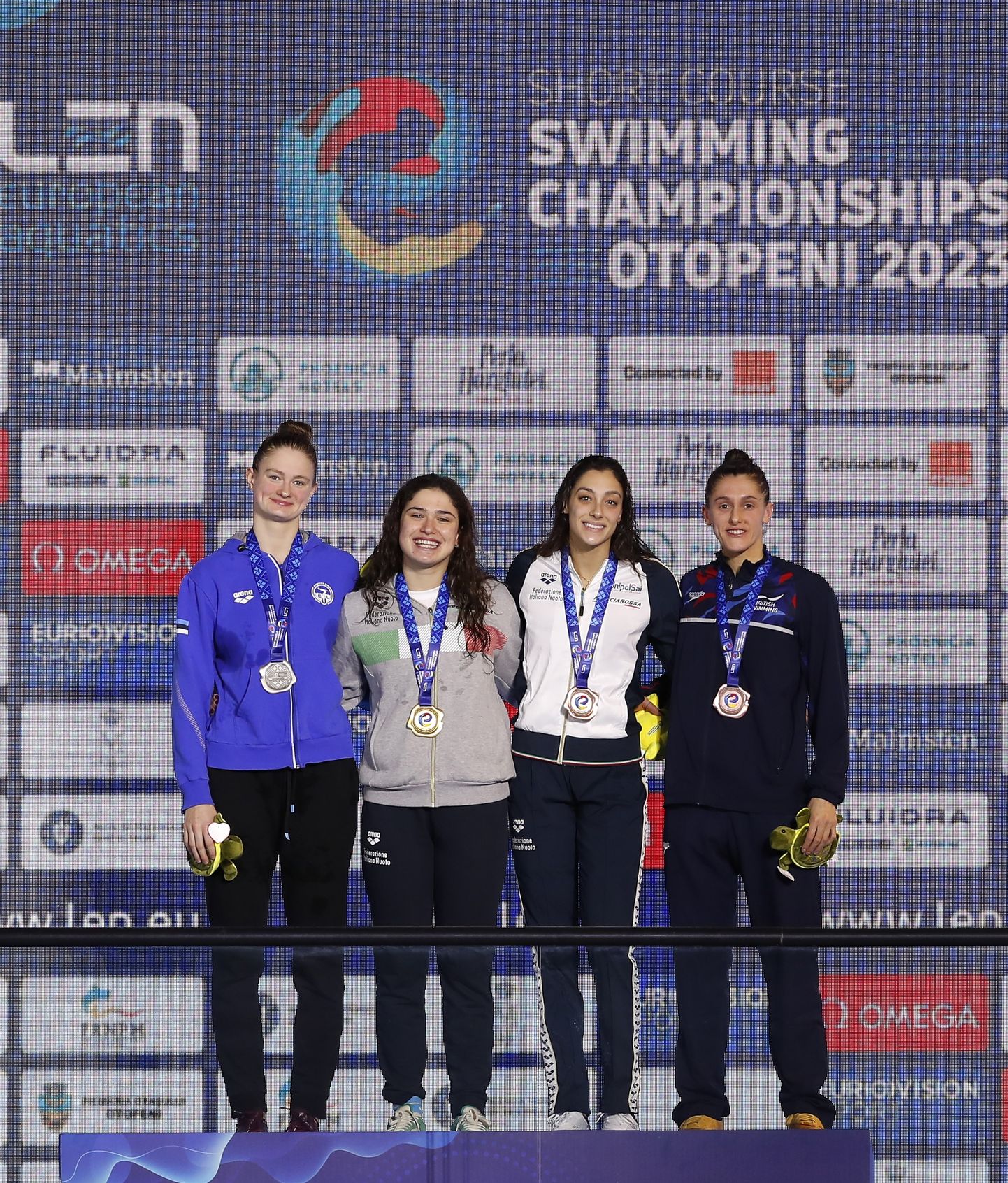 Naiste 50 m rinnuliujumise medalinelik. Vasakult: Eneli Jefimova, kuldmedalist Benedetta Pilato ja pronksid võitnud itaallanna Jasmine Nocentini ja britt Imogen Clark.