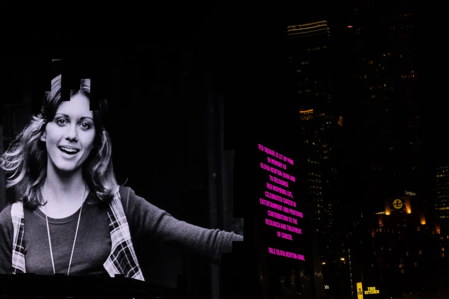 Federation Square ja austusavaldus Olivia Newton-Johnile