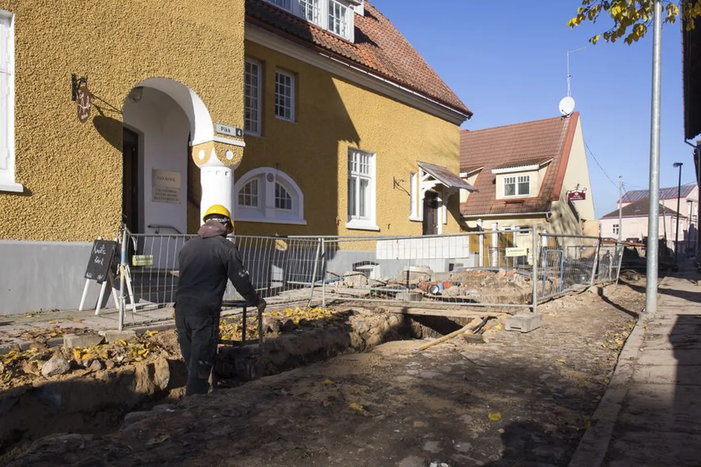 Oktoobri alguses Pikal tänaval alanud kaevetööd peaksid olema kuu lõpuks valmis.