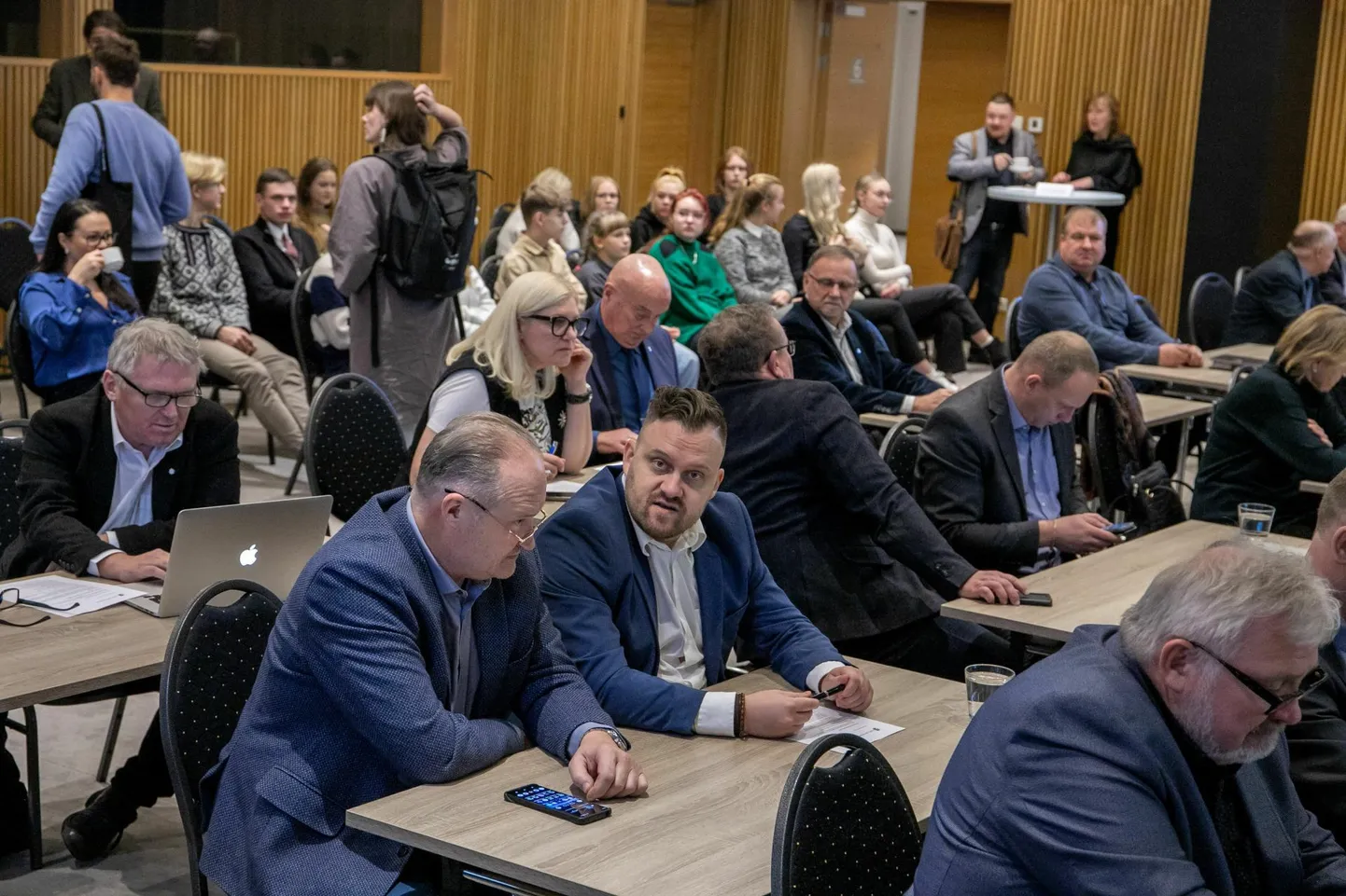 Viimatine Pärnu linnavolikogu istung kestis hiliste öötundideni.