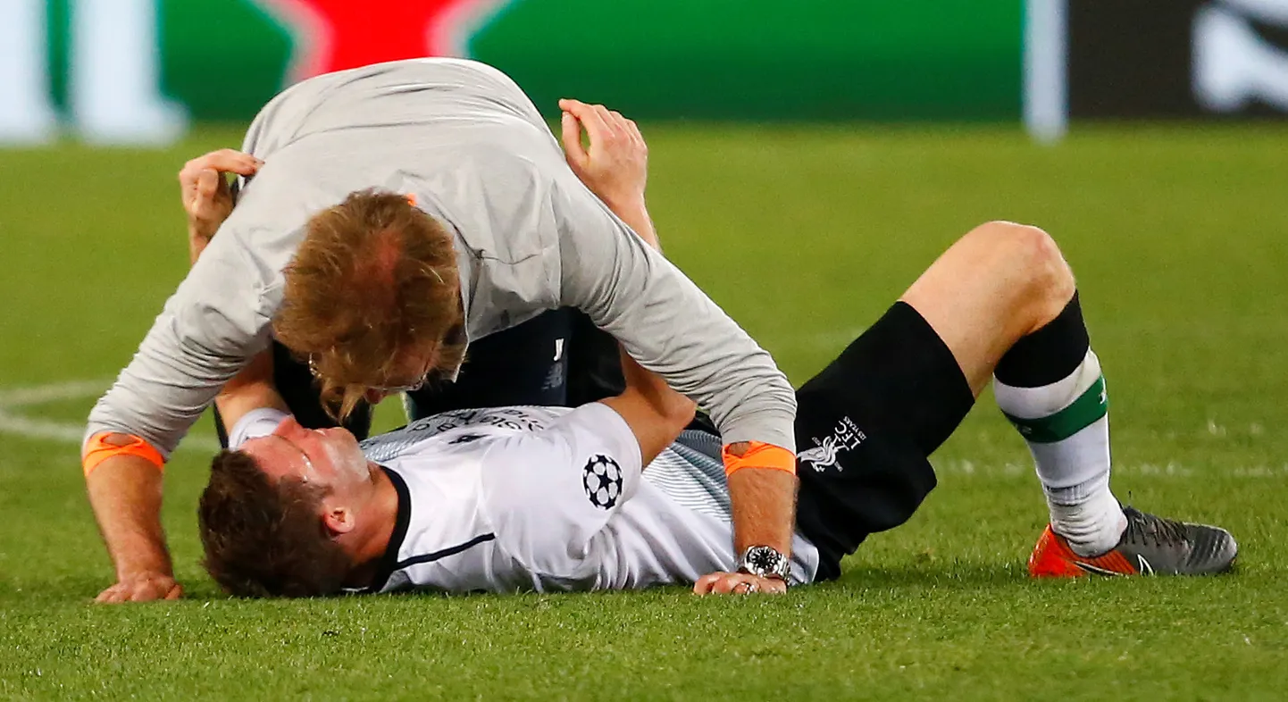 Liverpooli peatreener Jürgen Klopp ja James Milner edasipääsu üle rõõmustamas.