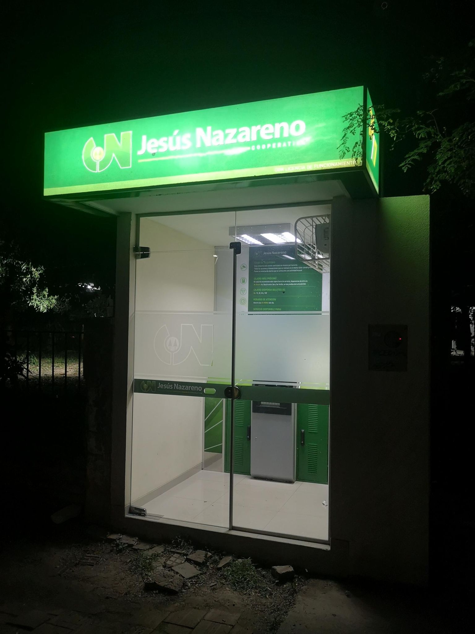 Cooperativa Jesus Nazareno Ltda nime kandva panga abivalmis automaat.