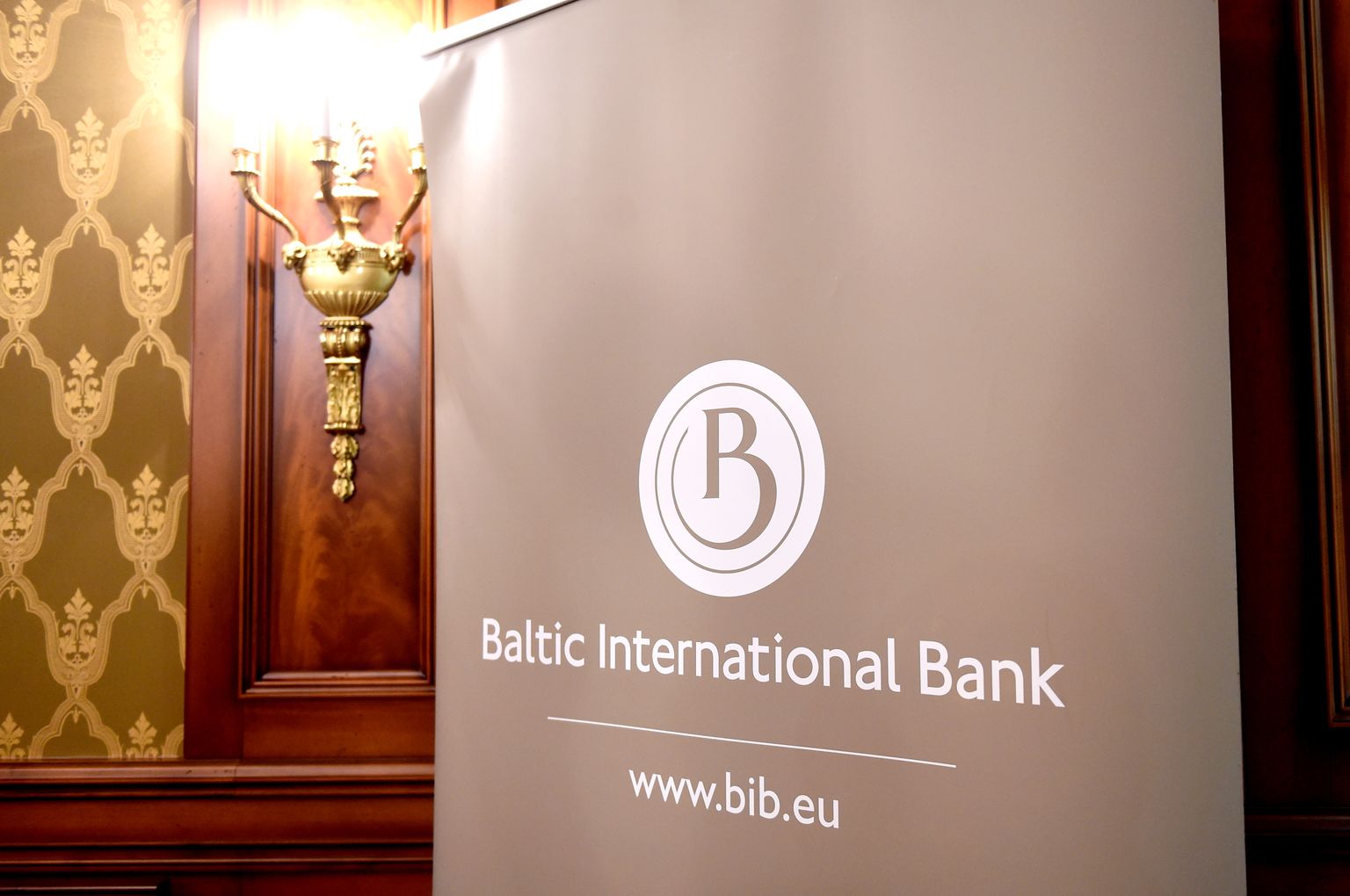 Bankas "Baltic International Bank" uzraksts.
