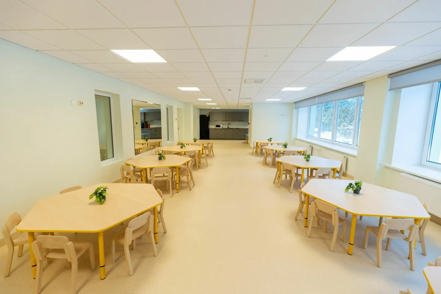 Väike-Maarja renoveeritud lasteaias on muu hulgas ühine söögituba.