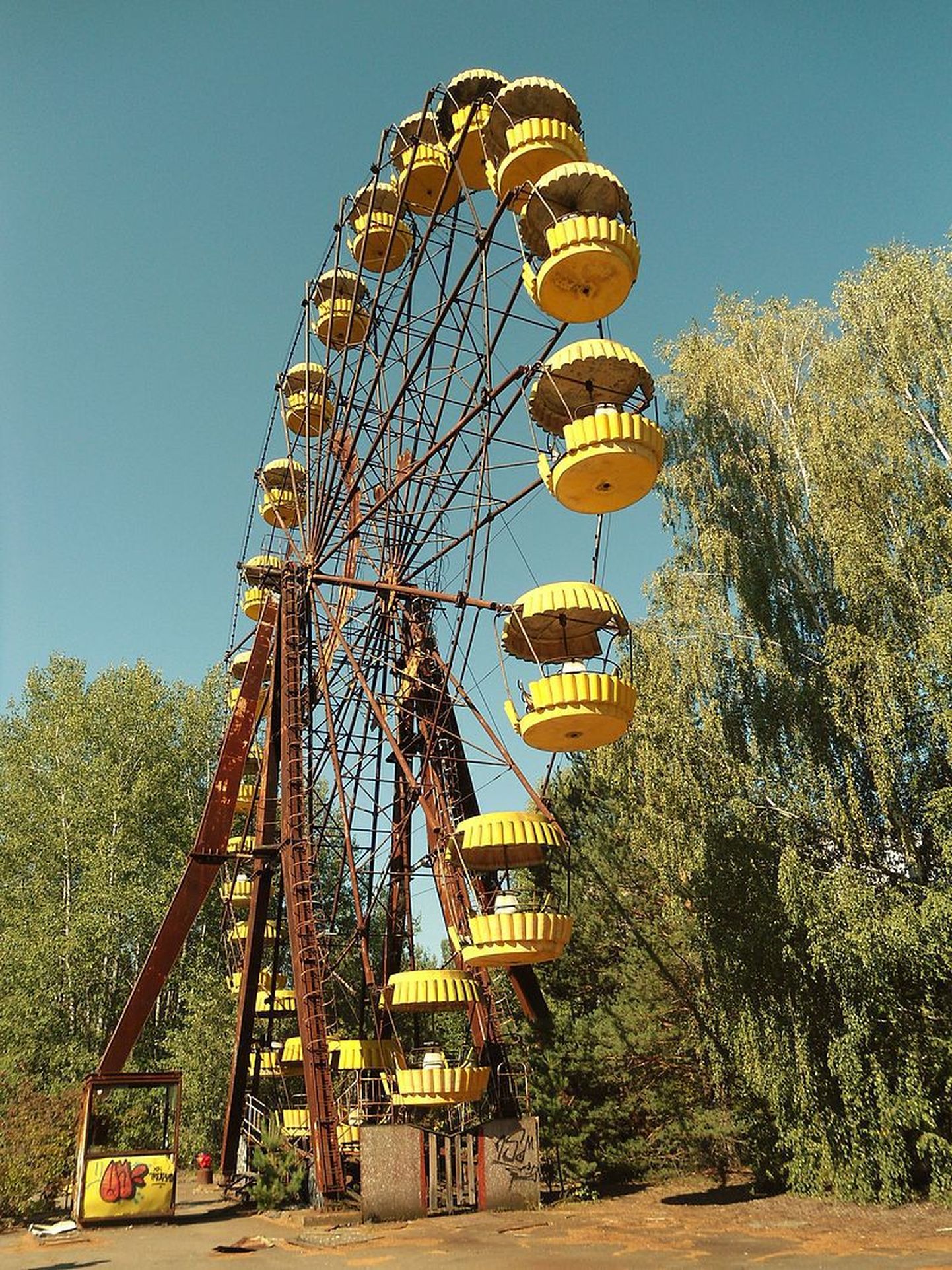 Pripjati lõbustuspark, Pripjat, Ukraina
Lõbustuspark pidi avatama mais 1986, et tähistada Nõukogude maipühi. Plaanid aga muutusid tänu Tšernobõli katastroofile - vaid mõned kilomeetrid eemal. Lõbustusparki ei avatudki, kuid sellest on saanud üks tuumakatastroofi sümboleid.