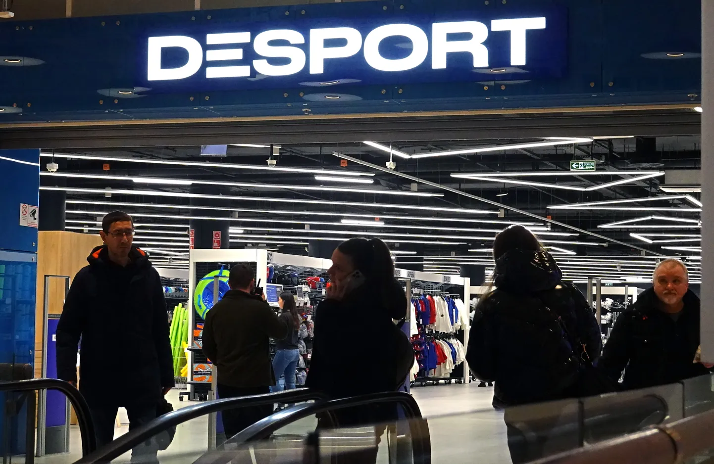 В России магазины Decathlon сменили вывеску на Desport.