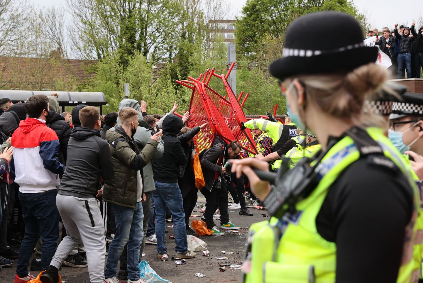 Protestid Manchester Unitedi koduareeni ees.
