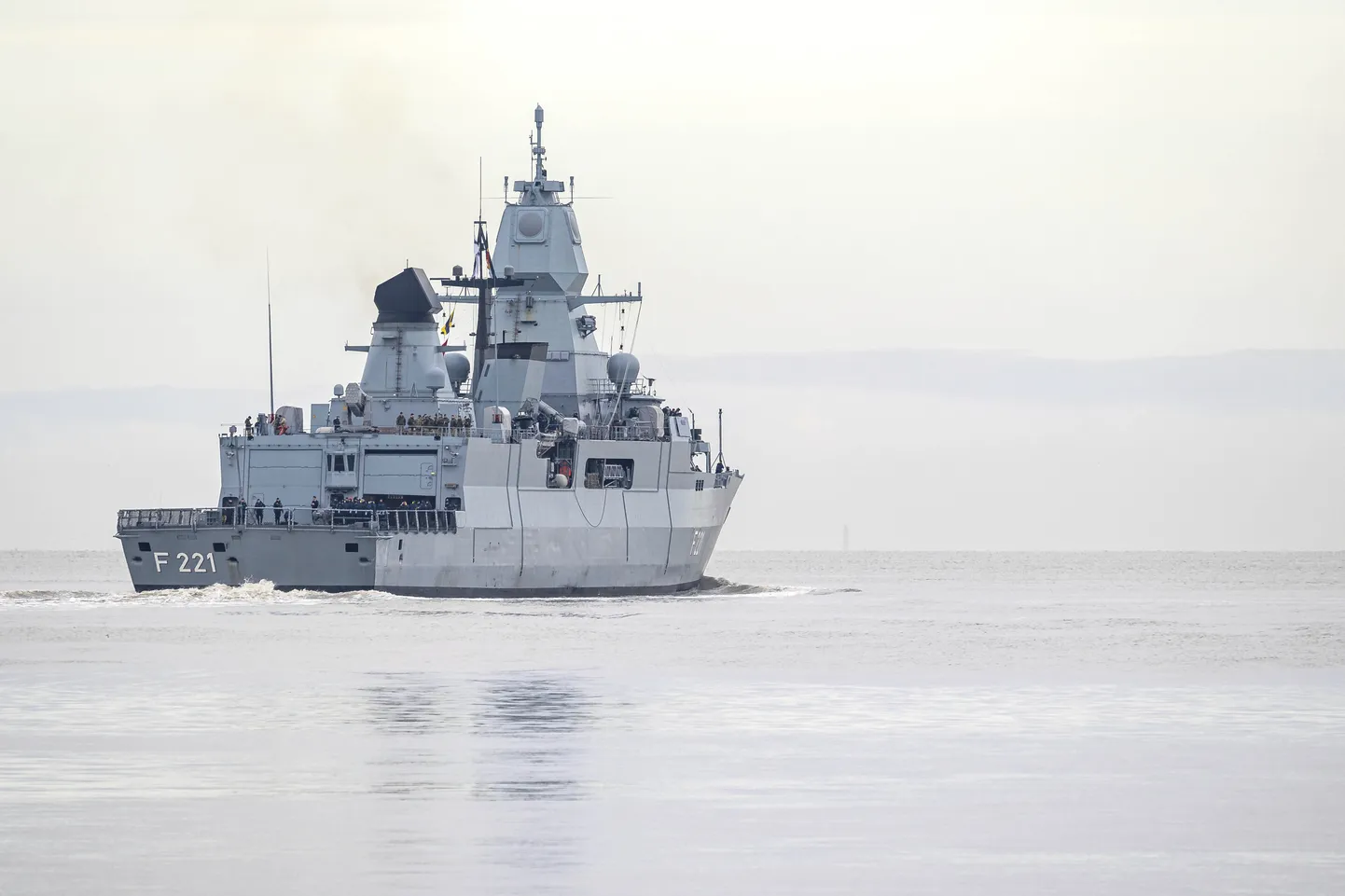 Saksa fregatt Hessen lahkus neljapäeval Wilhelmshaveni sadamast, et siirduda Punasele merele kaubalaevu kaitsma.