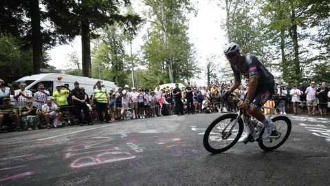 "Tour de France" noslēdzies Nīderlandes riteņbraukšanas zvaigznei van der Pūlam